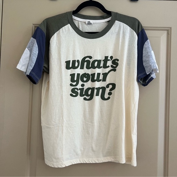 Camp Collection What’s Your Sign Retro Zodiac Shirt size XXL fits XL - Picture 1 of 3
